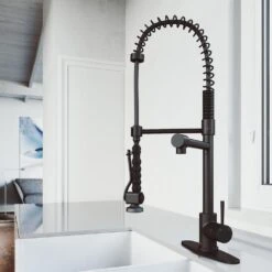 Zurich Single-Handle Pull-Down Sprayer Kitchen Faucet With Deck Plate In Matte Black